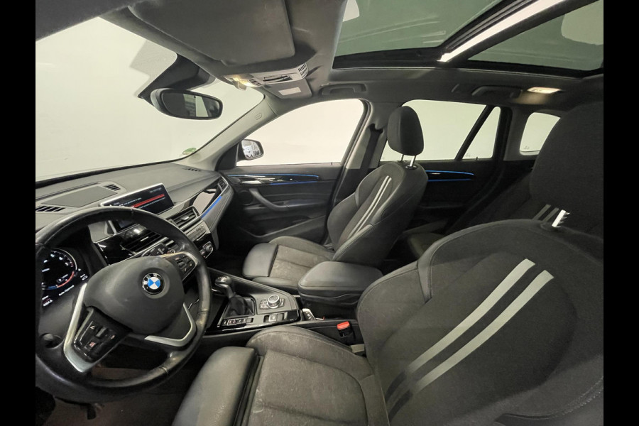 BMW X1 xDrive25e SportLine Aut PHEV Pano dak HiFi system Verwarmbare stoelen Sport stoelen navi Carplay PDC V+A Elektrische achterklep Full Led BMW X1 xDrive25e SportLine Aut PHEV Pano dak HiFi system Verwarmbare stoelen Sport stoelen navi Carplay PDC V+A Elektrische achterklep Full Led