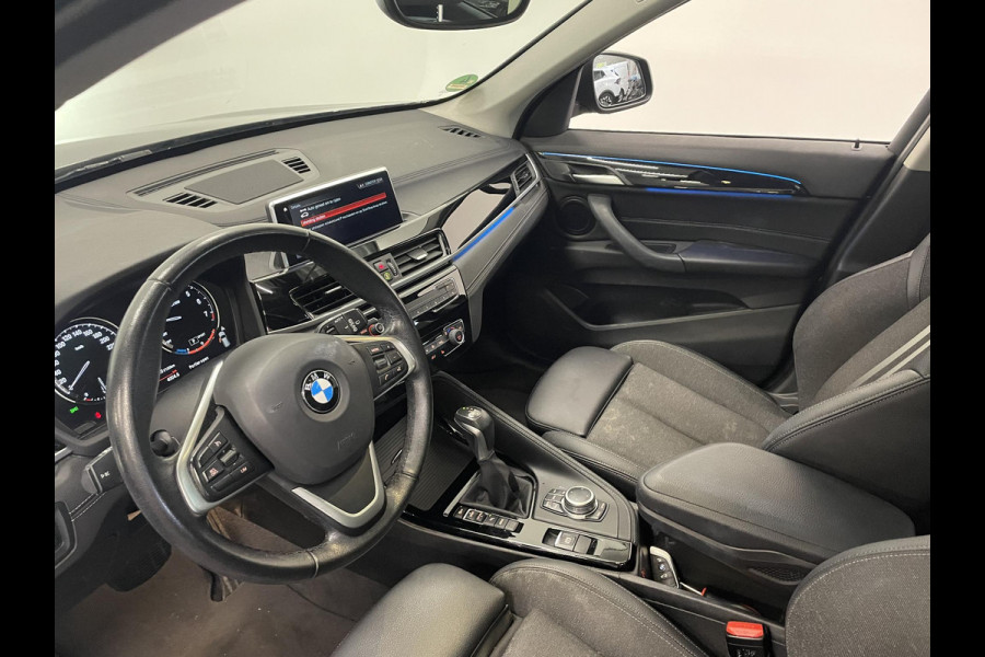 BMW X1 xDrive25e SportLine Aut PHEV Pano dak HiFi system Verwarmbare stoelen Sport stoelen navi Carplay PDC V+A Elektrische achterklep Full Led BMW X1 xDrive25e SportLine Aut PHEV Pano dak HiFi system Verwarmbare stoelen Sport stoelen navi Carplay PDC V+A Elektrische achterklep Full Led