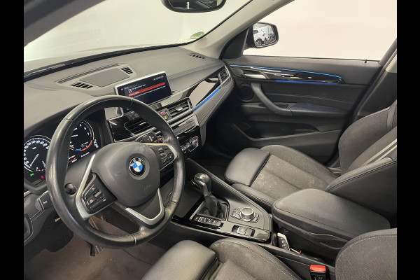 BMW X1 xDrive25e SportLine Aut PHEV Pano dak HiFi system Verwarmbare stoelen Sport stoelen navi Carplay PDC V+A Elektrische achterklep Full Led BMW X1 xDrive25e SportLine Aut PHEV Pano dak HiFi system Verwarmbare stoelen Sport stoelen navi Carplay PDC V+A Elektrische achterklep Full Led