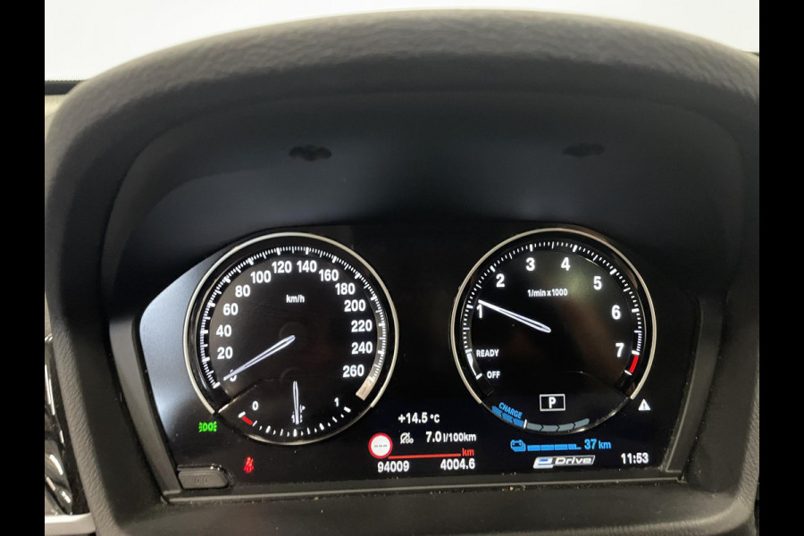 BMW X1 xDrive25e SportLine Aut PHEV Pano dak HiFi system Verwarmbare stoelen Sport stoelen navi Carplay PDC V+A Elektrische achterklep Full Led BMW X1 xDrive25e SportLine Aut PHEV Pano dak HiFi system Verwarmbare stoelen Sport stoelen navi Carplay PDC V+A Elektrische achterklep Full Led
