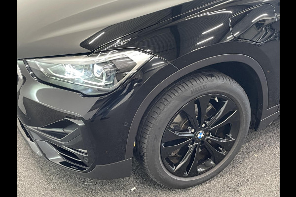 BMW X1 xDrive25e SportLine Aut PHEV Pano dak HiFi system Verwarmbare stoelen Sport stoelen navi Carplay PDC V+A Elektrische achterklep Full Led BMW X1 xDrive25e SportLine Aut PHEV Pano dak HiFi system Verwarmbare stoelen Sport stoelen navi Carplay PDC V+A Elektrische achterklep Full Led