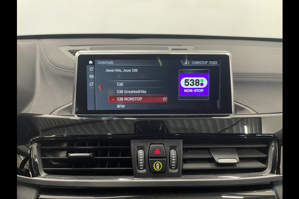 BMW X1 xDrive25e SportLine Aut PHEV Pano dak HiFi system Verwarmbare stoelen Sport stoelen navi Carplay PDC V+A Elektrische achterklep Full Led BMW X1 xDrive25e SportLine Aut PHEV Pano dak HiFi system Verwarmbare stoelen Sport stoelen navi Carplay PDC V+A Elektrische achterklep Full Led