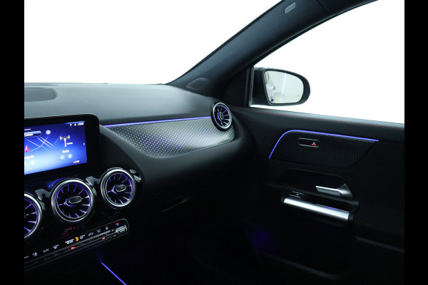 Mercedes-Benz GLA 250 e AMG Plug-In Hybride Edition AMG Line | Night Pakket | Distronic | 360° Camera | AC en DC Laden | MultiBeam Koplampen | Stuur en Stoeverwarming. Inclusief 24 maanden Mercedes-Benz Certified garantie voor Europa.