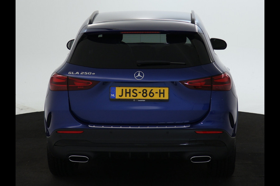Mercedes-Benz GLA 250 e AMG Plug-In Hybride Edition AMG Line | Night Pakket | Distronic | 360° Camera | AC en DC Laden | MultiBeam Koplampen | Stuur en Stoeverwarming. Inclusief 24 maanden Mercedes-Benz Certified garantie voor Europa.
