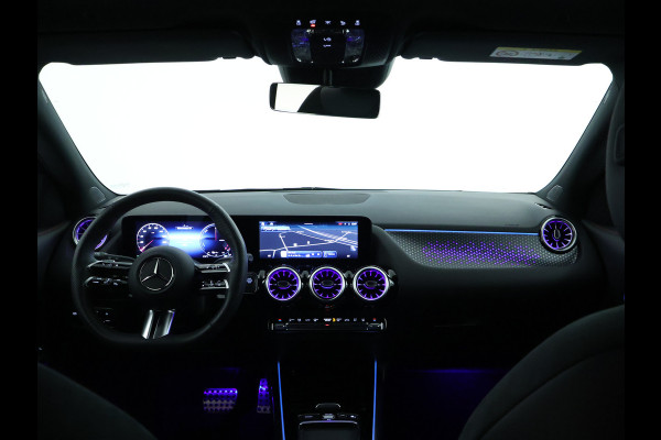 Mercedes-Benz GLA 250 e AMG Plug-In Hybride Edition AMG Line | Night Pakket | Distronic | 360° Camera | AC en DC Laden | MultiBeam Koplampen | Stuur en Stoeverwarming. Inclusief 24 maanden Mercedes-Benz Certified garantie voor Europa.