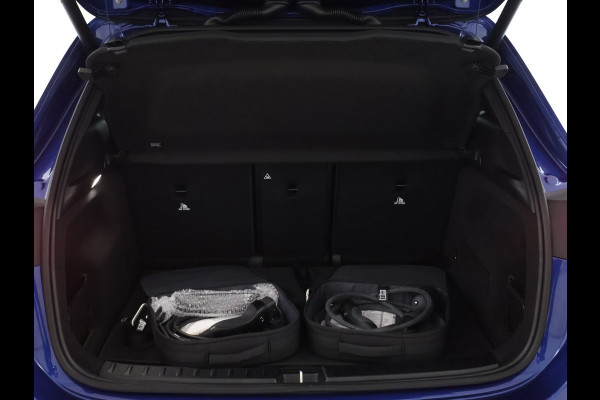 Mercedes-Benz GLA 250 e AMG Plug-In Hybride Edition AMG Line | Night Pakket | Distronic | 360° Camera | AC en DC Laden | MultiBeam Koplampen | Stuur en Stoeverwarming. Inclusief 24 maanden Mercedes-Benz Certified garantie voor Europa.