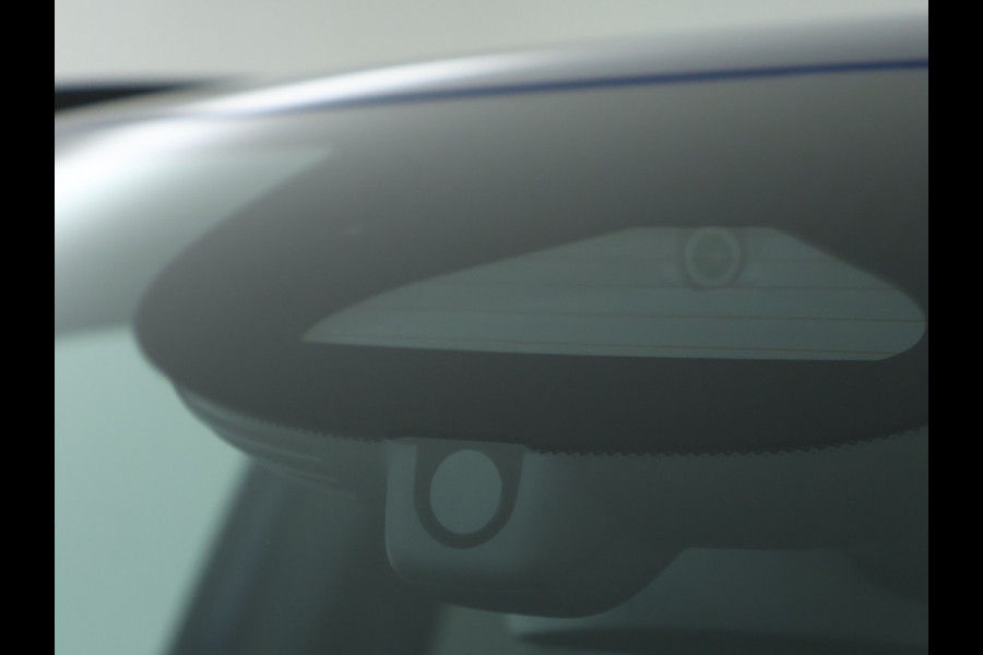 Mercedes-Benz GLA 250 e AMG Plug-In Hybride Edition AMG Line | Night Pakket | Distronic | 360° Camera | AC en DC Laden | MultiBeam Koplampen | Stuur en Stoeverwarming. Inclusief 24 maanden Mercedes-Benz Certified garantie voor Europa.