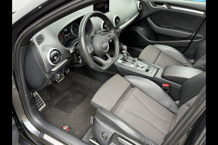 Audi A3 Limousine 35 TFSI CoD Sport S Line Edition | S-Line | Panoramadak | Draadloze telefoonlader