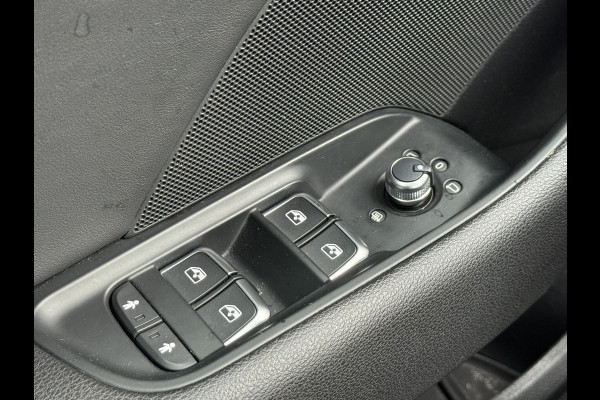 Audi A3 Limousine 35 TFSI CoD Sport S Line Edition | S-Line | Panoramadak | Draadloze telefoonlader