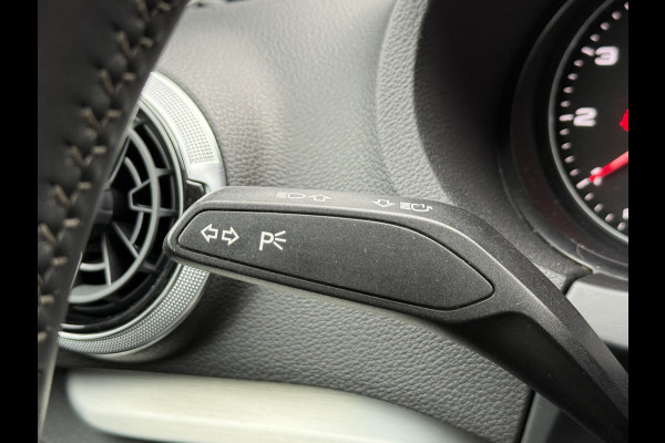 Audi A3 Limousine 35 TFSI CoD Sport S Line Edition | S-Line | Panoramadak | Draadloze telefoonlader
