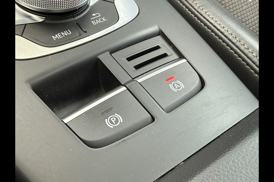 Audi A3 Limousine 35 TFSI CoD Sport S Line Edition | S-Line | Panoramadak | Draadloze telefoonlader