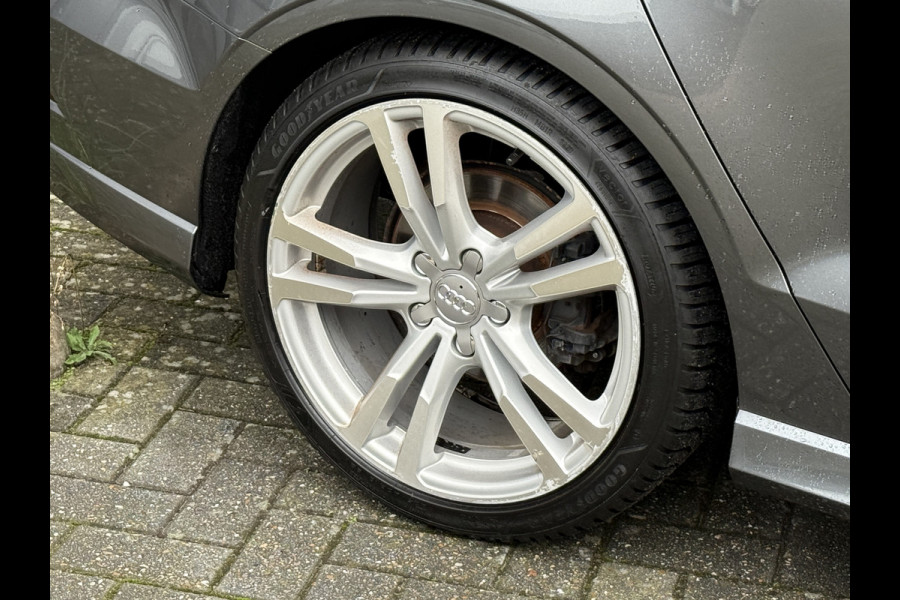 Audi A3 Limousine 35 TFSI CoD Sport S Line Edition | S-Line | Panoramadak | Draadloze telefoonlader