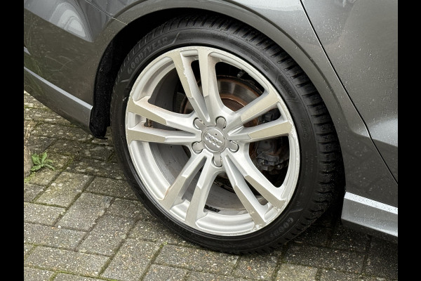 Audi A3 Limousine 35 TFSI CoD Sport S Line Edition | S-Line | Panoramadak | Draadloze telefoonlader