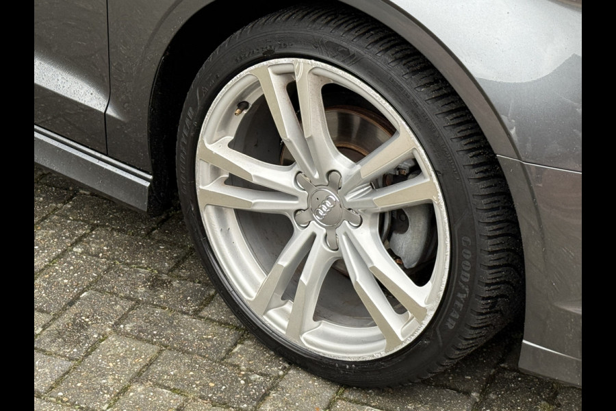 Audi A3 Limousine 35 TFSI CoD Sport S Line Edition | S-Line | Panoramadak | Draadloze telefoonlader