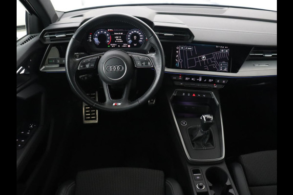 Audi A3 35 TFSI Edition One | Trekhaak | Park Assist | Matrix LED | Carplay | Adaptive cruise | Sportstoelen | Virtual Cockpit | Navigatie | Half leder | Climate control | Bluetooth