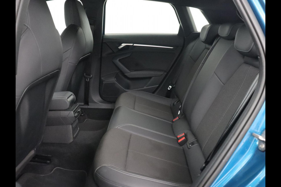 Audi A3 35 TFSI Edition One | Trekhaak | Park Assist | Matrix LED | Carplay | Adaptive cruise | Sportstoelen | Virtual Cockpit | Navigatie | Half leder | Climate control | Bluetooth