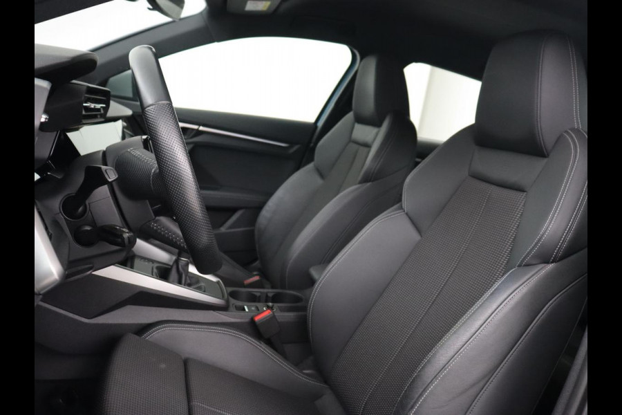Audi A3 35 TFSI Edition One | Trekhaak | Park Assist | Matrix LED | Carplay | Adaptive cruise | Sportstoelen | Virtual Cockpit | Navigatie | Half leder | Climate control | Bluetooth