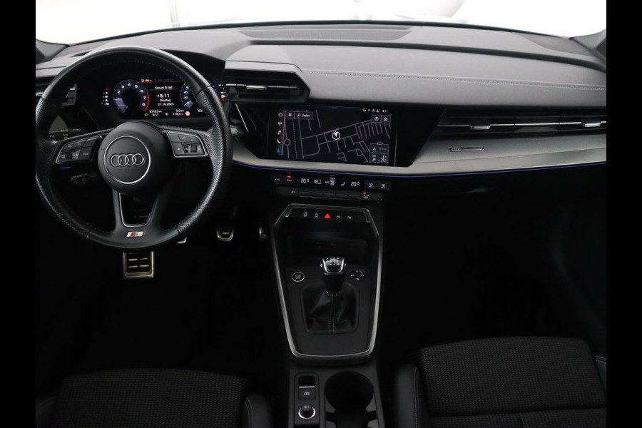 Audi A3 35 TFSI Edition One | Trekhaak | Park Assist | Matrix LED | Carplay | Adaptive cruise | Sportstoelen | Virtual Cockpit | Navigatie | Half leder | Climate control | Bluetooth