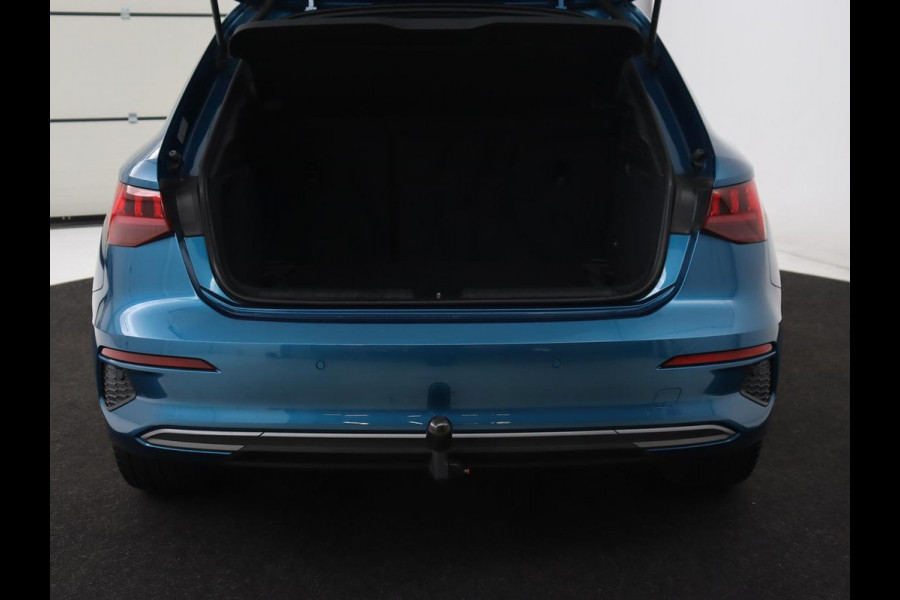 Audi A3 35 TFSI Edition One | Trekhaak | Park Assist | Matrix LED | Carplay | Adaptive cruise | Sportstoelen | Virtual Cockpit | Navigatie | Half leder | Climate control | Bluetooth