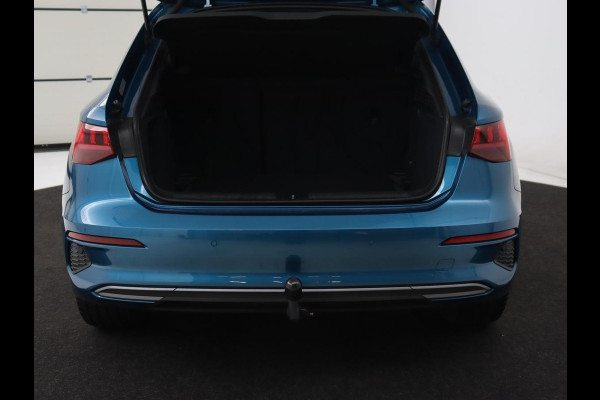 Audi A3 35 TFSI Edition One | Trekhaak | Park Assist | Matrix LED | Carplay | Adaptive cruise | Sportstoelen | Virtual Cockpit | Navigatie | Half leder | Climate control | Bluetooth