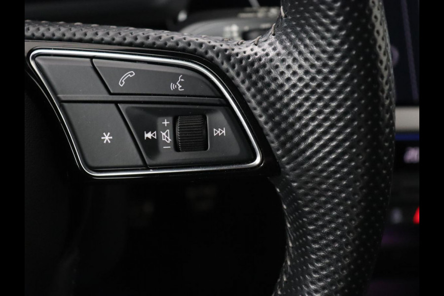 Audi A3 35 TFSI Edition One | Trekhaak | Park Assist | Matrix LED | Carplay | Adaptive cruise | Sportstoelen | Virtual Cockpit | Navigatie | Half leder | Climate control | Bluetooth