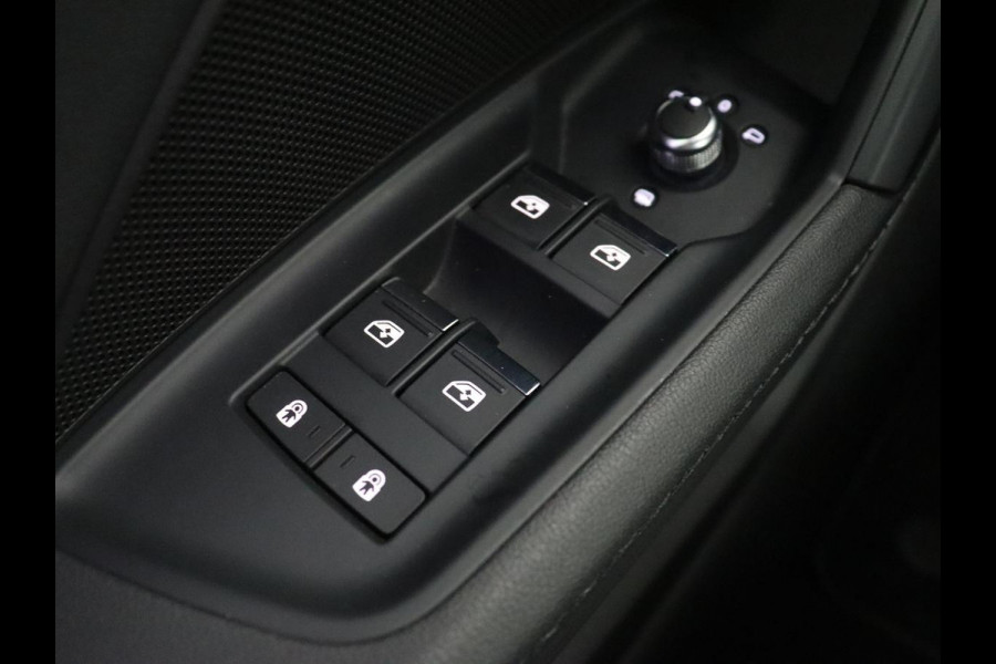 Audi A3 35 TFSI Edition One | Trekhaak | Park Assist | Matrix LED | Carplay | Adaptive cruise | Sportstoelen | Virtual Cockpit | Navigatie | Half leder | Climate control | Bluetooth