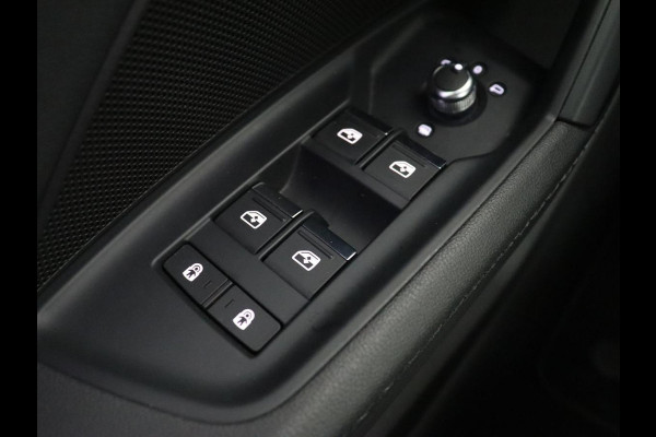 Audi A3 35 TFSI Edition One | Trekhaak | Park Assist | Matrix LED | Carplay | Adaptive cruise | Sportstoelen | Virtual Cockpit | Navigatie | Half leder | Climate control | Bluetooth