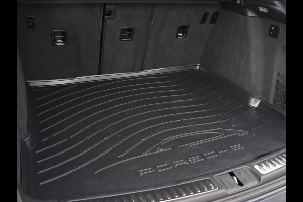 Porsche Macan 2.0 | GTS Pack | Panoramadak | Bose | Carplay | Camera | 18 voudige sportstoelen | Stoelverwarming | Trekhaak | Navigatie | Leder | Memory | DAB+ | 21'' Turbo velgen Porsche Macan 2.0 | GTS Pack | Panoramadak | Bose | Carplay | Camera | 18 voudige sportstoelen | Stoelverwarming | Trekhaak | Navigatie | Leder | Memory | DAB+ | 21'' Turbo velgen