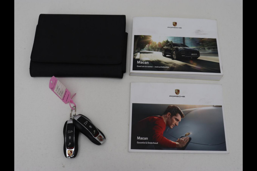 Porsche Macan 2.0 | GTS Pack | Panoramadak | Bose | Carplay | Camera | 18 voudige sportstoelen | Stoelverwarming | Trekhaak | Navigatie | Leder | Memory | DAB+ | 21'' Turbo velgen Porsche Macan 2.0 | GTS Pack | Panoramadak | Bose | Carplay | Camera | 18 voudige sportstoelen | Stoelverwarming | Trekhaak | Navigatie | Leder | Memory | DAB+ | 21'' Turbo velgen