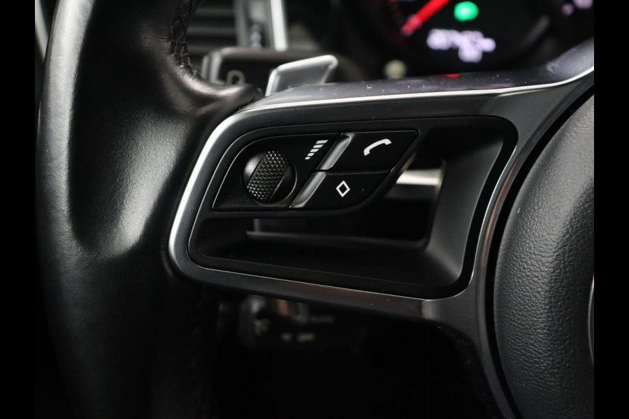 Porsche Macan 2.0 | GTS Pack | Panoramadak | Bose | Carplay | Camera | 18 voudige sportstoelen | Stoelverwarming | Trekhaak | Navigatie | Leder | Memory | DAB+ | 21'' Turbo velgen Porsche Macan 2.0 | GTS Pack | Panoramadak | Bose | Carplay | Camera | 18 voudige sportstoelen | Stoelverwarming | Trekhaak | Navigatie | Leder | Memory | DAB+ | 21'' Turbo velgen