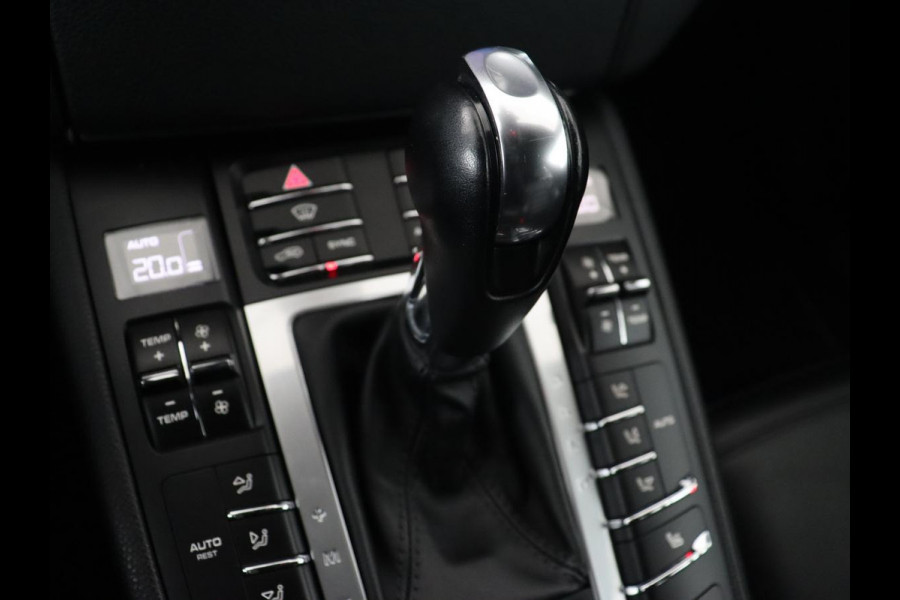 Porsche Macan 2.0 | GTS Pack | Panoramadak | Bose | Carplay | Camera | 18 voudige sportstoelen | Stoelverwarming | Trekhaak | Navigatie | Leder | Memory | DAB+ | 21'' Turbo velgen Porsche Macan 2.0 | GTS Pack | Panoramadak | Bose | Carplay | Camera | 18 voudige sportstoelen | Stoelverwarming | Trekhaak | Navigatie | Leder | Memory | DAB+ | 21'' Turbo velgen