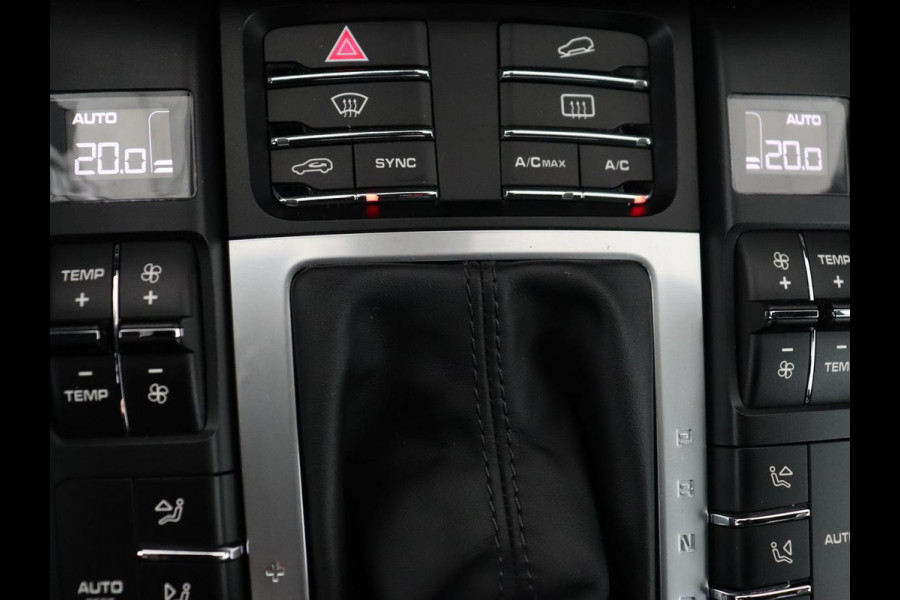 Porsche Macan 2.0 | GTS Pack | Panoramadak | Bose | Carplay | Camera | 18 voudige sportstoelen | Stoelverwarming | Trekhaak | Navigatie | Leder | Memory | DAB+ | 21'' Turbo velgen Porsche Macan 2.0 | GTS Pack | Panoramadak | Bose | Carplay | Camera | 18 voudige sportstoelen | Stoelverwarming | Trekhaak | Navigatie | Leder | Memory | DAB+ | 21'' Turbo velgen