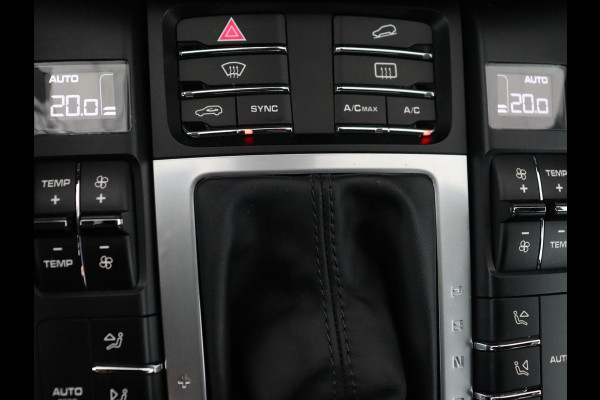 Porsche Macan 2.0 | GTS Pack | Panoramadak | Bose | Carplay | Camera | 18 voudige sportstoelen | Stoelverwarming | Trekhaak | Navigatie | Leder | Memory | DAB+ | 21'' Turbo velgen Porsche Macan 2.0 | GTS Pack | Panoramadak | Bose | Carplay | Camera | 18 voudige sportstoelen | Stoelverwarming | Trekhaak | Navigatie | Leder | Memory | DAB+ | 21'' Turbo velgen