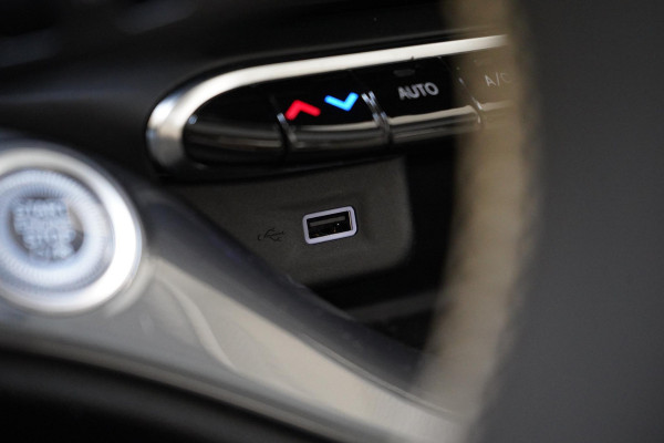 Fiat 500E La Prima 42 kWh | SoH 94% | Lederen bekleding | Navigatie | Achteruitrijcamera | Panoramadak | Adaptive cruise |