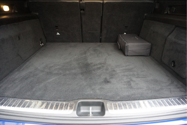 Mercedes-Benz GLE 350 e 4MATIC AMG Line NIGHT pakket | Trekhaak | Mercedes onderhouden | Adaptieve cruise + Lane departure | Sfeerverlichting | Mercedes-Benz GLE 350 e 4MATIC AMG Line NIGHT pakket | Trekhaak | Mercedes onderhouden | Adaptieve cruise + Lane departure | Sfeerverlichting |