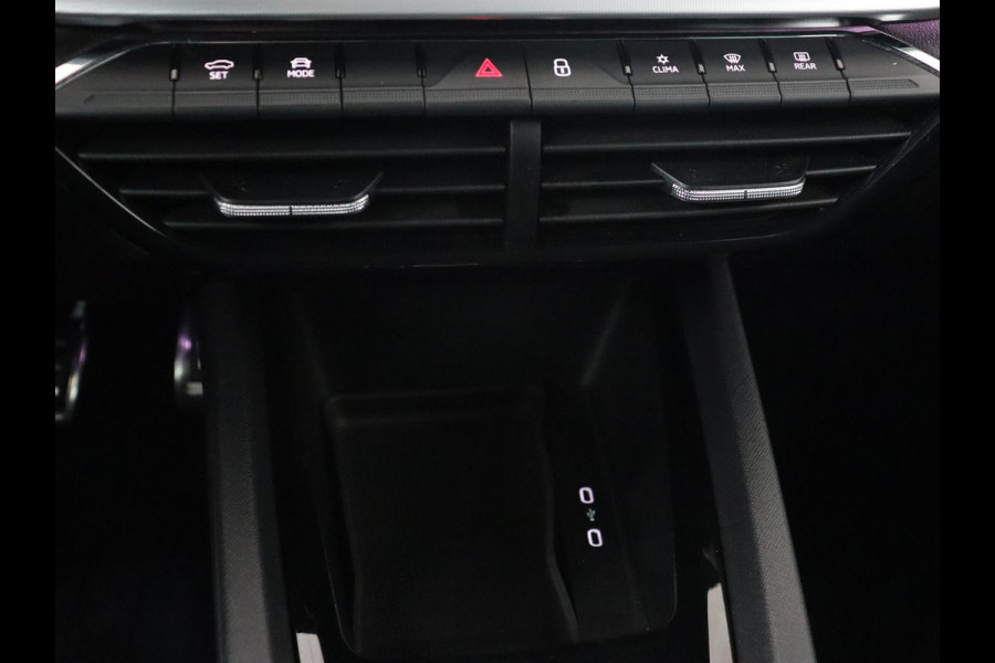Škoda Octavia 1.0 e-TSI Sport | Carplay | Sfeerverlichting | Sportstoelen | Navigatie | Parkeerhulp | Climate control | Cruise control Škoda Octavia 1.0 e-TSI Sport | Carplay | Sfeerverlichting | Sportstoelen | Navigatie | Parkeerhulp | Climate control | Cruise control