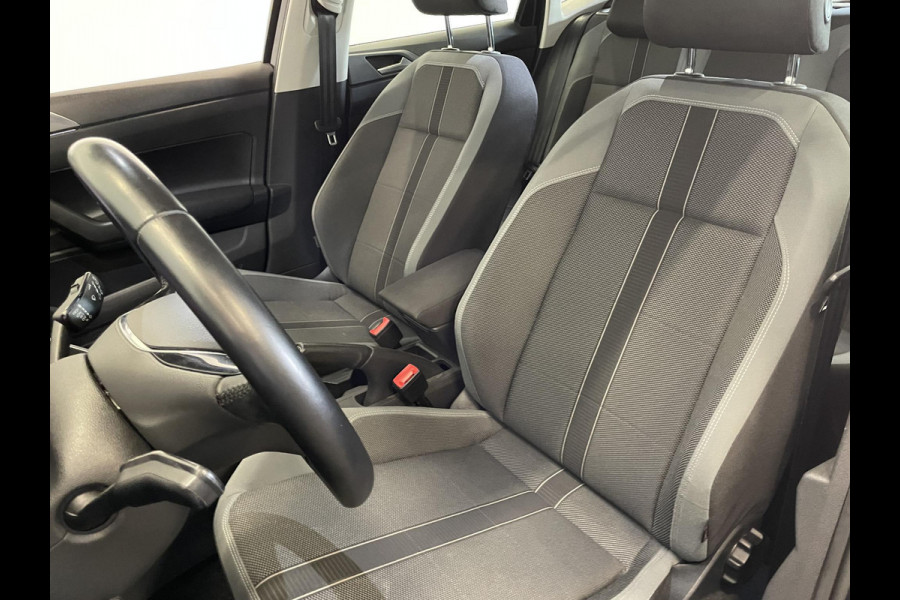 Volkswagen Polo 1.0 TSI Highline Navigatie Apple Carplay/Android Auto Adaptieve Cruise Control Lichtmetalen velgen Climate Control