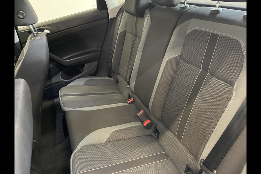 Volkswagen Polo 1.0 TSI Highline Navigatie Apple Carplay/Android Auto Adaptieve Cruise Control Lichtmetalen velgen Climate Control