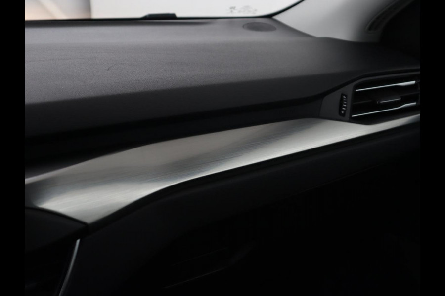 Ford Focus 1.0 EcoBoost Titanium | Automaat | Carplay | Navigatie | Keyless | Parkeerhulp | Climate control | Cruise control | Bluetooth Ford Focus 1.0 EcoBoost Titanium | Automaat | Carplay | Navigatie | Keyless | Parkeerhulp | Climate control | Cruise control | Bluetooth