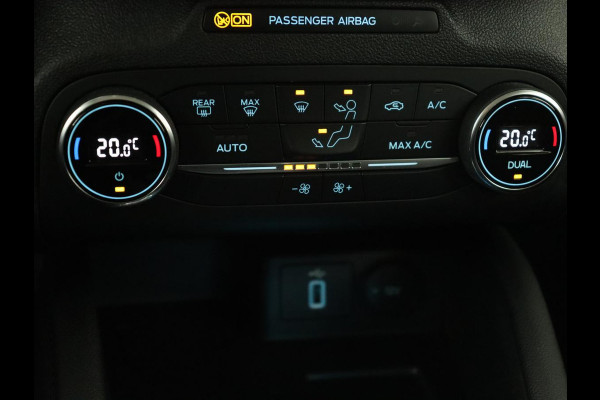 Ford Focus 1.0 EcoBoost Titanium | Automaat | Carplay | Navigatie | Keyless | Parkeerhulp | Climate control | Cruise control | Bluetooth Ford Focus 1.0 EcoBoost Titanium | Automaat | Carplay | Navigatie | Keyless | Parkeerhulp | Climate control | Cruise control | Bluetooth