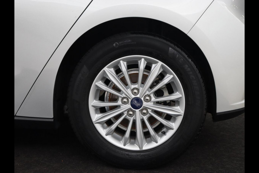 Ford Focus 1.0 EcoBoost Titanium | Automaat | Carplay | Navigatie | Keyless | Parkeerhulp | Climate control | Cruise control | Bluetooth Ford Focus 1.0 EcoBoost Titanium | Automaat | Carplay | Navigatie | Keyless | Parkeerhulp | Climate control | Cruise control | Bluetooth