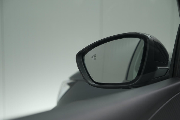 Peugeot 208 Hybrid 100 e-DCS6 GT | 360 Camera | Pack Alcantara | Dodehoekdetectie | Stoelmassage Peugeot 208 Hybrid 100 e-DCS6 GT | 360 Camera | Pack Alcantara | Dodehoekdetectie | Stoelmassage