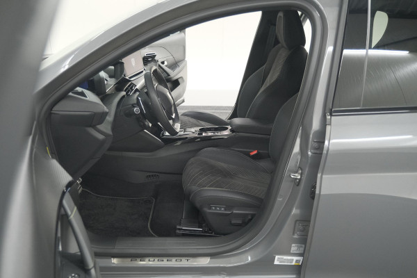 Peugeot 208 Hybrid 100 e-DCS6 GT | 360 Camera | Pack Alcantara | Dodehoekdetectie | Stoelmassage Peugeot 208 Hybrid 100 e-DCS6 GT | 360 Camera | Pack Alcantara | Dodehoekdetectie | Stoelmassage