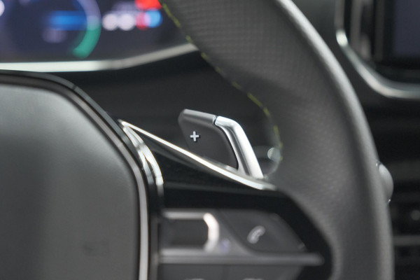 Peugeot 208 Hybrid 100 e-DCS6 GT | 360 Camera | Pack Alcantara | Dodehoekdetectie | Stoelmassage Peugeot 208 Hybrid 100 e-DCS6 GT | 360 Camera | Pack Alcantara | Dodehoekdetectie | Stoelmassage