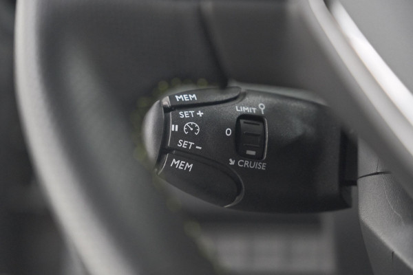 Peugeot 208 Hybrid 100 e-DCS6 GT | 360 Camera | Pack Alcantara | Dodehoekdetectie | Stoelmassage Peugeot 208 Hybrid 100 e-DCS6 GT | 360 Camera | Pack Alcantara | Dodehoekdetectie | Stoelmassage