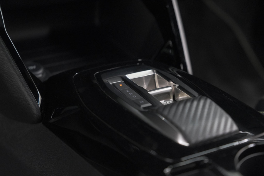 Peugeot 208 Hybrid 100 e-DCS6 GT | 360 Camera | Pack Alcantara | Dodehoekdetectie | Stoelmassage Peugeot 208 Hybrid 100 e-DCS6 GT | 360 Camera | Pack Alcantara | Dodehoekdetectie | Stoelmassage