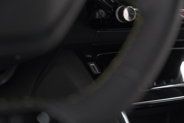 Peugeot 208 Hybrid 100 e-DCS6 GT | 360 Camera | Pack Alcantara | Dodehoekdetectie | Stoelmassage Peugeot 208 Hybrid 100 e-DCS6 GT | 360 Camera | Pack Alcantara | Dodehoekdetectie | Stoelmassage