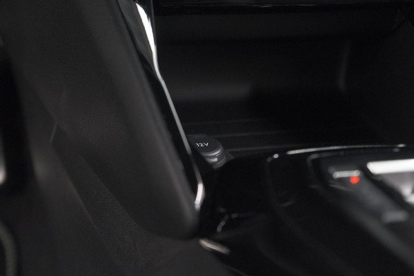 Peugeot 208 Hybrid 100 e-DCS6 GT | 360 Camera | Pack Alcantara | Dodehoekdetectie | Stoelmassage Peugeot 208 Hybrid 100 e-DCS6 GT | 360 Camera | Pack Alcantara | Dodehoekdetectie | Stoelmassage