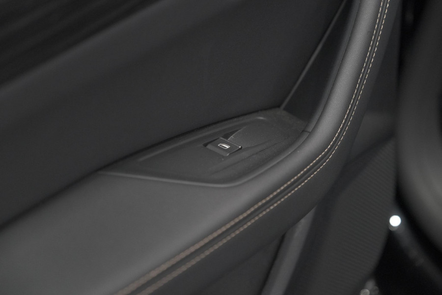 Peugeot 508 SW 1.6 HYbrid 225 GT | Panoramadak | Adaptieve Cruise Control | Elektrische Kofferklep | Dodehoekdetectie