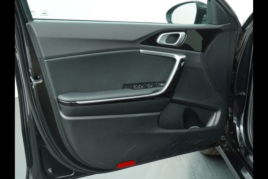 Kia Ceed Sportswagon 1.5 T-GDi GT-Line - Apple/Android Carplay - Navigatie - Stoel/Stuurverwarming - Lichtmetalen Velgen 17" - Fabrieksgarantie Tot 2031 Kia Ceed Sportswagon 1.5 T-GDi GT-Line - Apple/Android Carplay - Navigatie - Stoel/Stuurverwarming - Lichtmetalen Velgen 17" - Fabrieksgarantie Tot 2031